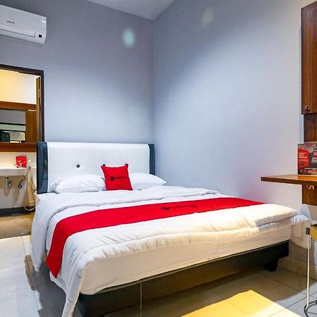 Reddoorz Near Kebon Jeruk Джакарта Екстериор снимка