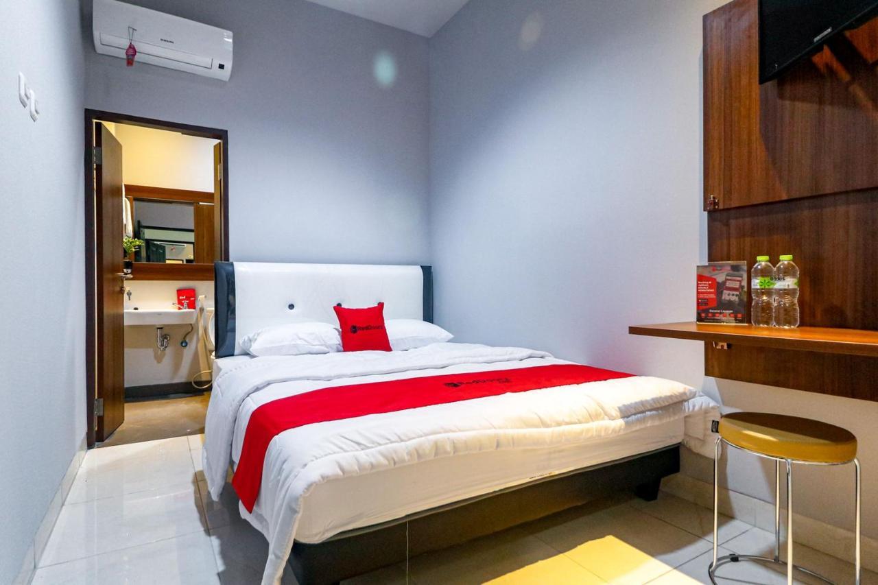 Reddoorz Near Kebon Jeruk Джакарта Екстериор снимка