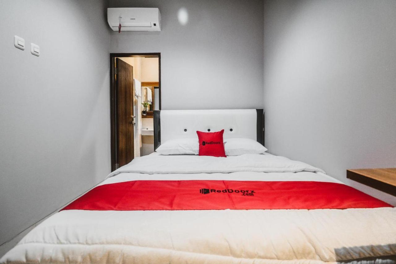 Reddoorz Near Kebon Jeruk Джакарта Екстериор снимка