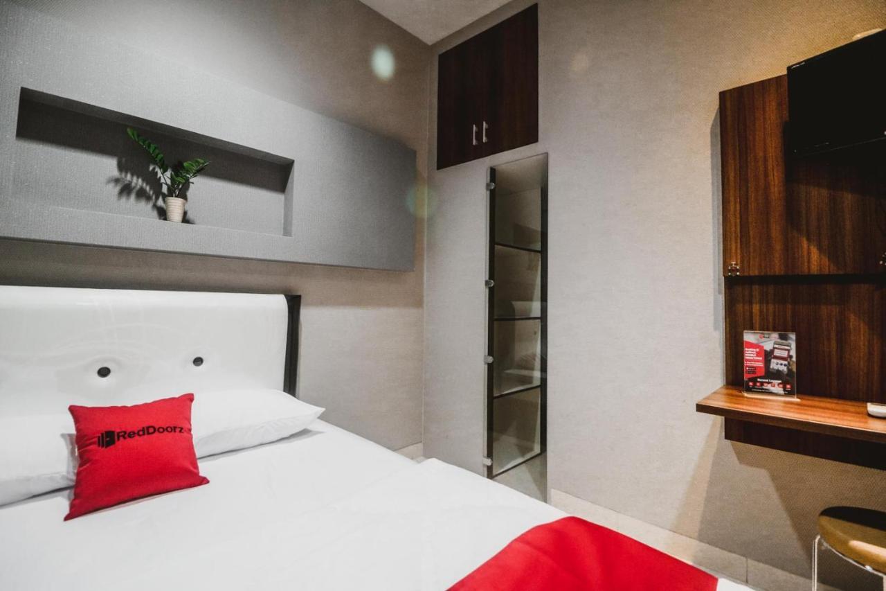 Reddoorz Near Kebon Jeruk Джакарта Екстериор снимка