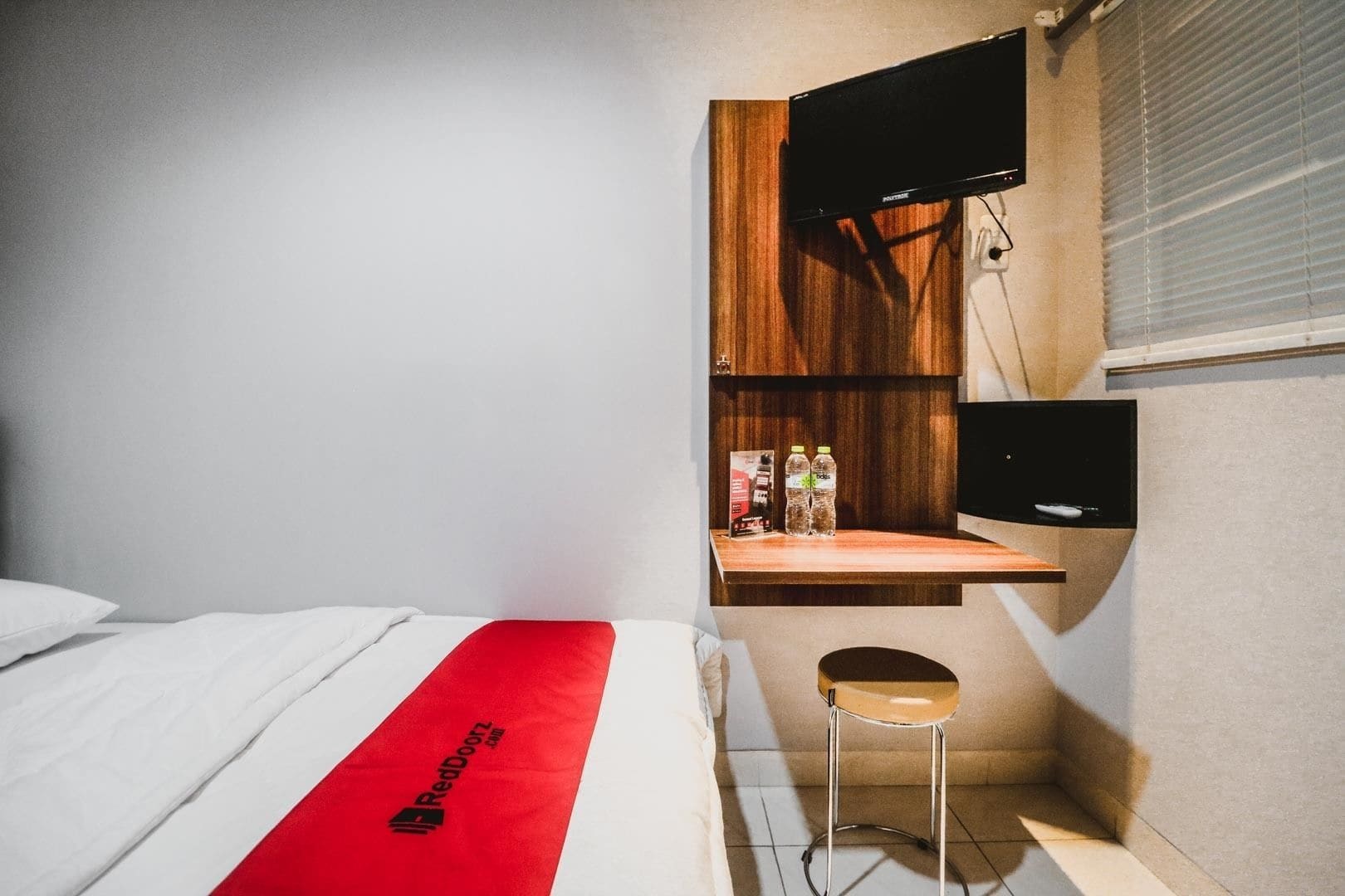 Reddoorz Near Kebon Jeruk Джакарта Екстериор снимка