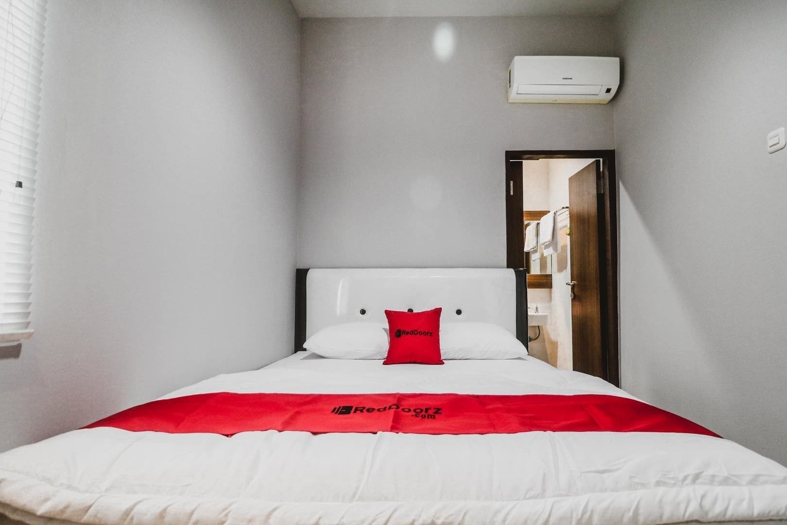 Reddoorz Near Kebon Jeruk Джакарта Екстериор снимка